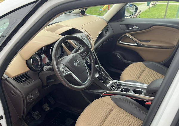 Opel Zafira cena 29900 przebieg: 318000, rok produkcji 2013 z Rzeszów małe 37